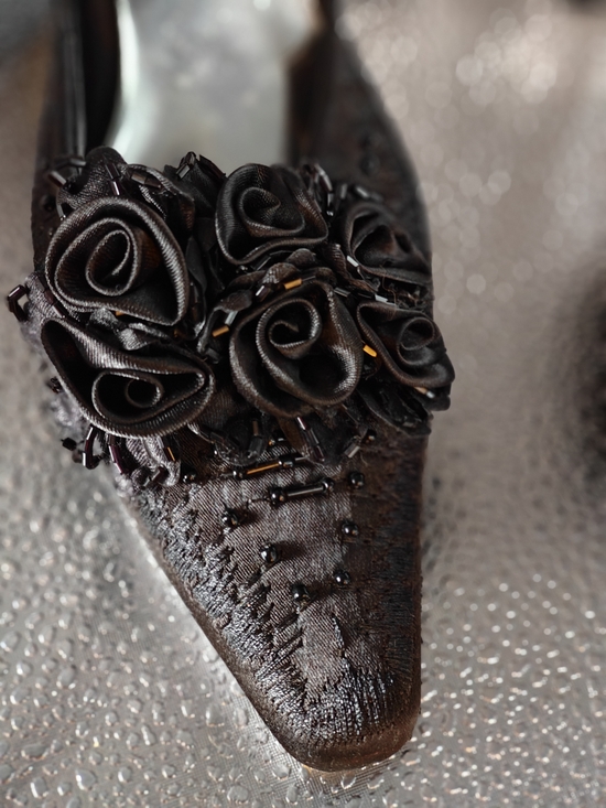 Valenti Franco Shoes - Elegant Valenti Franco Black Floral Appliqué Pointed Toe Women’s Shoes